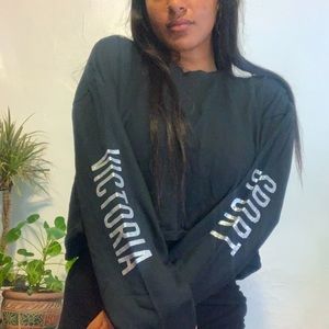 BLACK CROPPED VICTORIA SECRET SWEATER WITH GLITTER